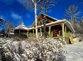 Chalet en Bois Rond au bord de l'eau - spa privé & billard - Mauricie, Portneuf - Québec