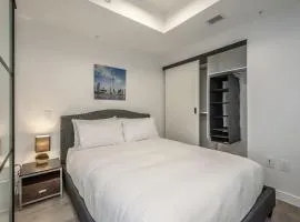 Cozy 2BR Apt with Gym and Cinema near Pier 21