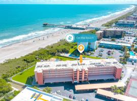 Cocoa Beach Towers - Oceanfront Resort with Heated Pool, Tennis Steps from the Pier, hotel em Cocoa Beach