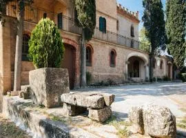 Cottage in Castellnou with Forest Trails