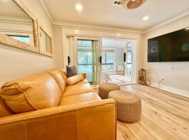 Bay-front Condo near Gulf - Elegant and Private Stay - Penthouse with Elevator, Hotel in Niceville
