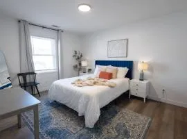 Chic & Cozy Condo in Manhattan with Free Parking & WiFi