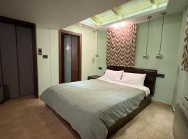 Uplift Hideaway Jacuzzi, ξενοδοχείο στην Πάτρα