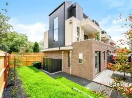 Central Mount Waverley Townhouse with parking