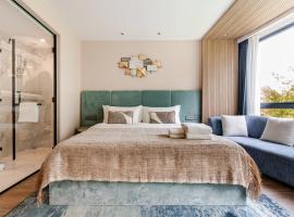 Laya Resort -Tropical Studio, ξενοδοχείο σε Layan Beach