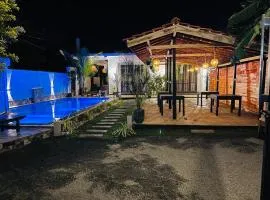 Indunil Family Residence With Pool Hiriketiya