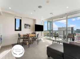 Cosy 2BR CBD Apt Free Wi-Fi & Swimming pool