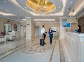 Vienna Hotel Guangzhou Huadu Financial Center Sunac Amusement Park