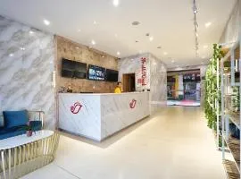 Shell Shanghai Baoshan District Songbin Road Subway Station Hotel