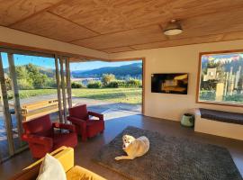 Stony Ridge Summer Stay, hotel in Motueka