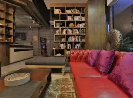 James Joyce Coffetel·Suqian Bus Station