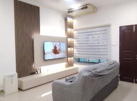 Spacious 3-Room Home in Miri, hotel in Miri