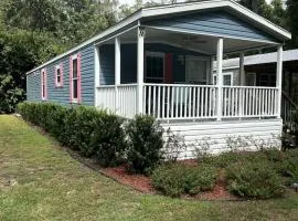 Stunning Cottage by the Rainbow River with Fantastic Amenities for a Wonderful Florida Escape