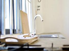 ftrealtyproperties Tango Suites 10, ξενοδοχείο σε Burma Camp