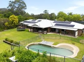 Coastview Manor - Country Serenity with Pool & Views