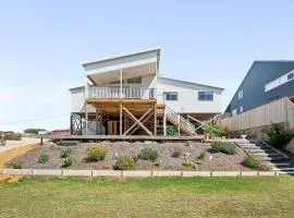 Scarp n Sea, Sauna Views & Serene Coastal Comfort