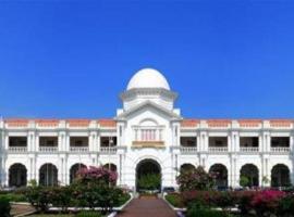 OYO 90994 Hotel Golden Mouse，位于Sultan Azlan Shah Airport苏尔坦阿兹兰沙阿机场 - IPH附近的酒店