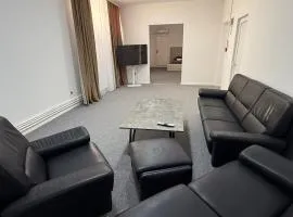 Ap9 3 min from Christmas Market curte parcare