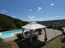 Scappo in Umbria, i casali del Re