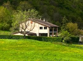 Cascina Bruna villa con giardino in Val Trebbia，位于博比奥的酒店