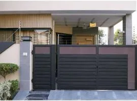 Marjaan stays apartment in lahore golberg