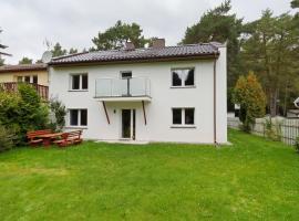 Dom Pod Sosnami e-apart pl, hotell i Dębki