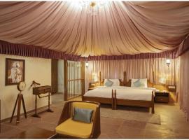 WelcomHeritage Tadoba Vanya Villas Resort & Spa, Hotel in Kolāra