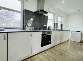 3 bedroom luxury Apartment, hotel in Prestwick