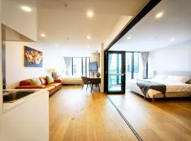 Box Hill Core Hotel Style Double Suite High-End Furniture Double King Bed Super Large Space