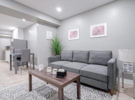 Renovated 2 Bedroom Basement Apartment Near 401 and Amenities, ξενοδοχείο σε Bowmanville