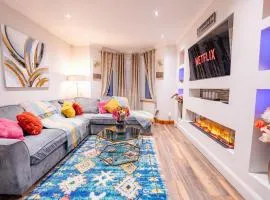 Modern 4BR Home - Garden & Hot Tub