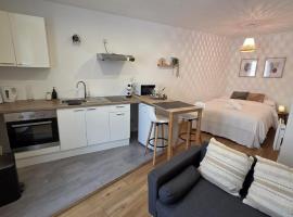 Le Timon - large studio avec Wi-Fi, hotel i Ruelle-sur-Touvre