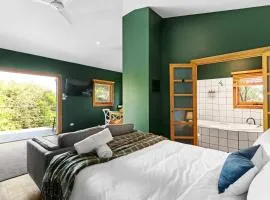 Central studio with spabath