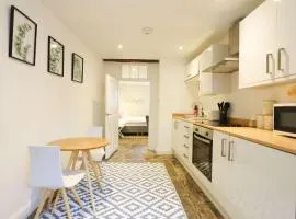 Spacious Boutique Apartment Clifton King Size Bed