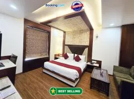 LUXUARY HOTEL SQR INN - Near Kashi Vishwanath Temple - # Restaurant - Lift & Parking Facilities - Fully Air conditioned HOTEL - Top Rated Hotel In Varanasi