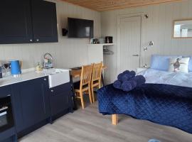 Hillside Cabin, готель у місті Harlosh