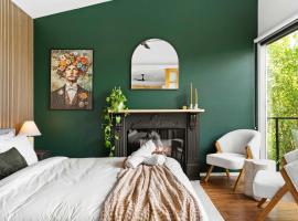 Stylish 2BR w Pool with Spa in central Daylesford, Hotel in Daylesford