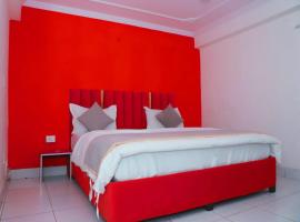 Noida में, होटल Hotel Crown