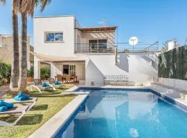 Casa con piscina y gran jardín