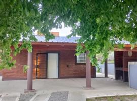 Chalet Arredondo Villa Carlos Paz, hotel i Villa Carlos Paz