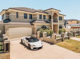 The Iluka Mirage - Sauna - Spa - Heated Pool - Fire pit - 5BR, Hotel in Perth