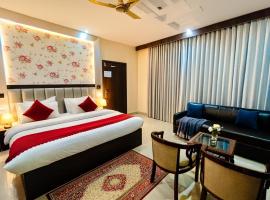 Hotel Ramawati, A Luxury Hotel & Resort, Haridwar，位于哈里瓦的酒店