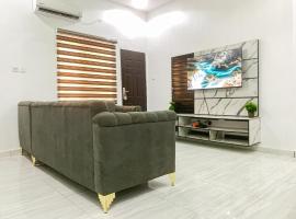 Oystershell Apartments，位于Gbogije的带停车场的酒店