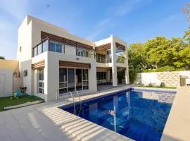 Malibu Luxe I Priavte Pool I 5 bed Villa