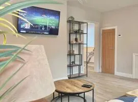 Ideal 4-bed home sleeps 7 - Nr Trafford Ctr & M60