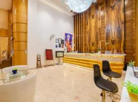 Aman Continental With Restaurant - 5Mins from Connaught Place ,Railway Station & Metro