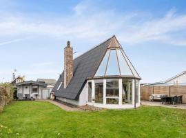 Lovely Holiday Home With Sea View, hotel di Otterup