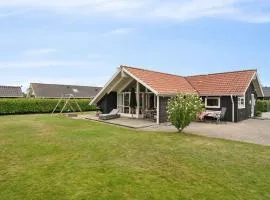 Beachside Holiday Home For The Whole Family