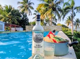 Swim & Paint Art Retreat, hotel en Las Piedras