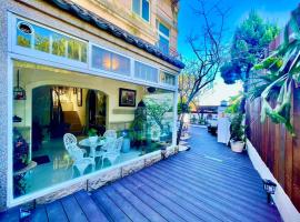 Peeks meet moon gallery & house, Hotel in Miaoli